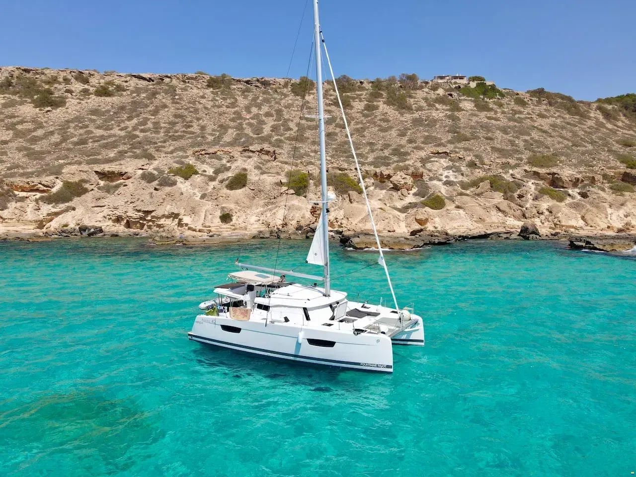 blue_wave_bateau.webp